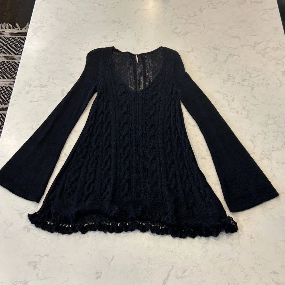Free People Sweater Alpaca Blend Cable Knit Bell Sleeve Tunic Style Black Medium